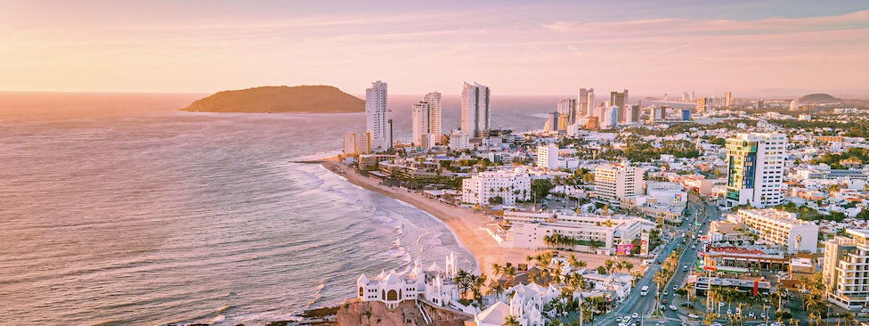 Mazatlán moderno — skyline de la Zona Dorada, sede del grupo